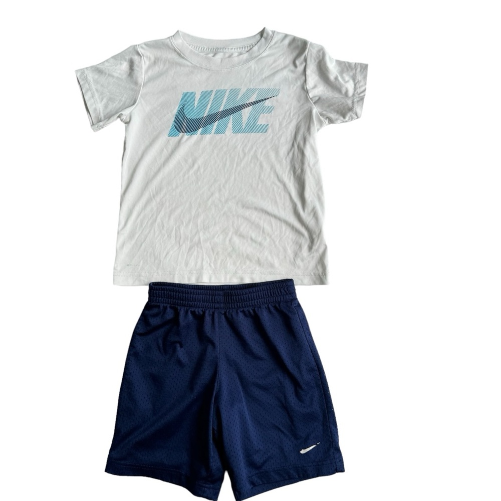 Nike 2 Piece T-Shirt & Shorts Outfit  Set  Boys Size 5/6